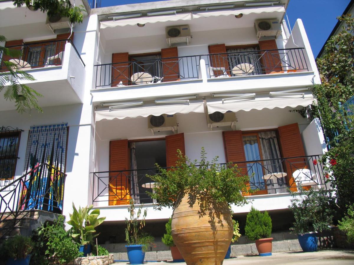 Nikis Rooms Kalamakia Exterior foto