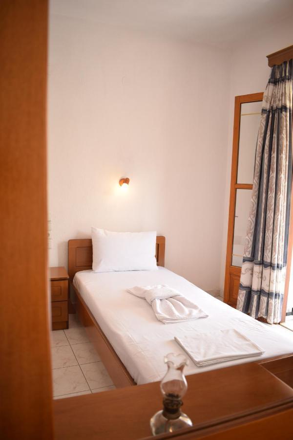 Nikis Rooms Kalamakia Exterior foto